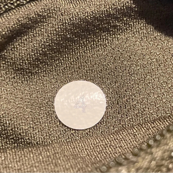 LULULEMON Sz 4 Speed  Up Shorts 2.5” Inseam Dark Olive Back Card Pocket Shorts - Picture 9 of 9